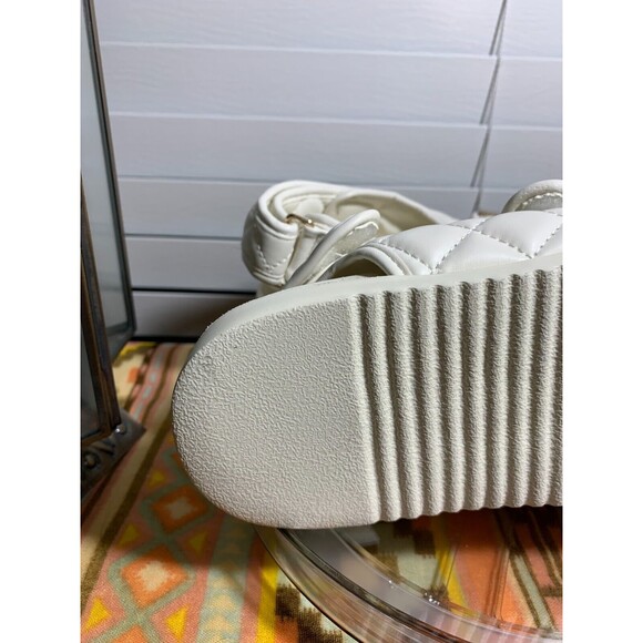 Calia by Carrie Underwood 9 Puffer Quilt Hook & Loop Adjustable Sandals White - Picture 8 of 11